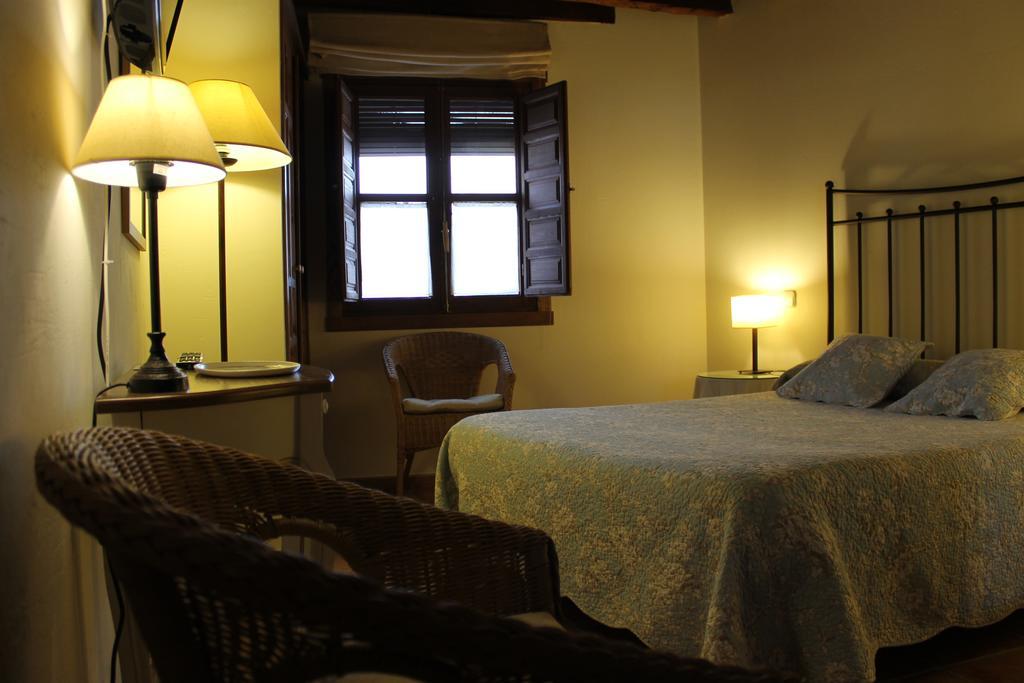 Hostal Rural Luna Y Hostal Rural Lunaposada Candeleda Zimmer foto